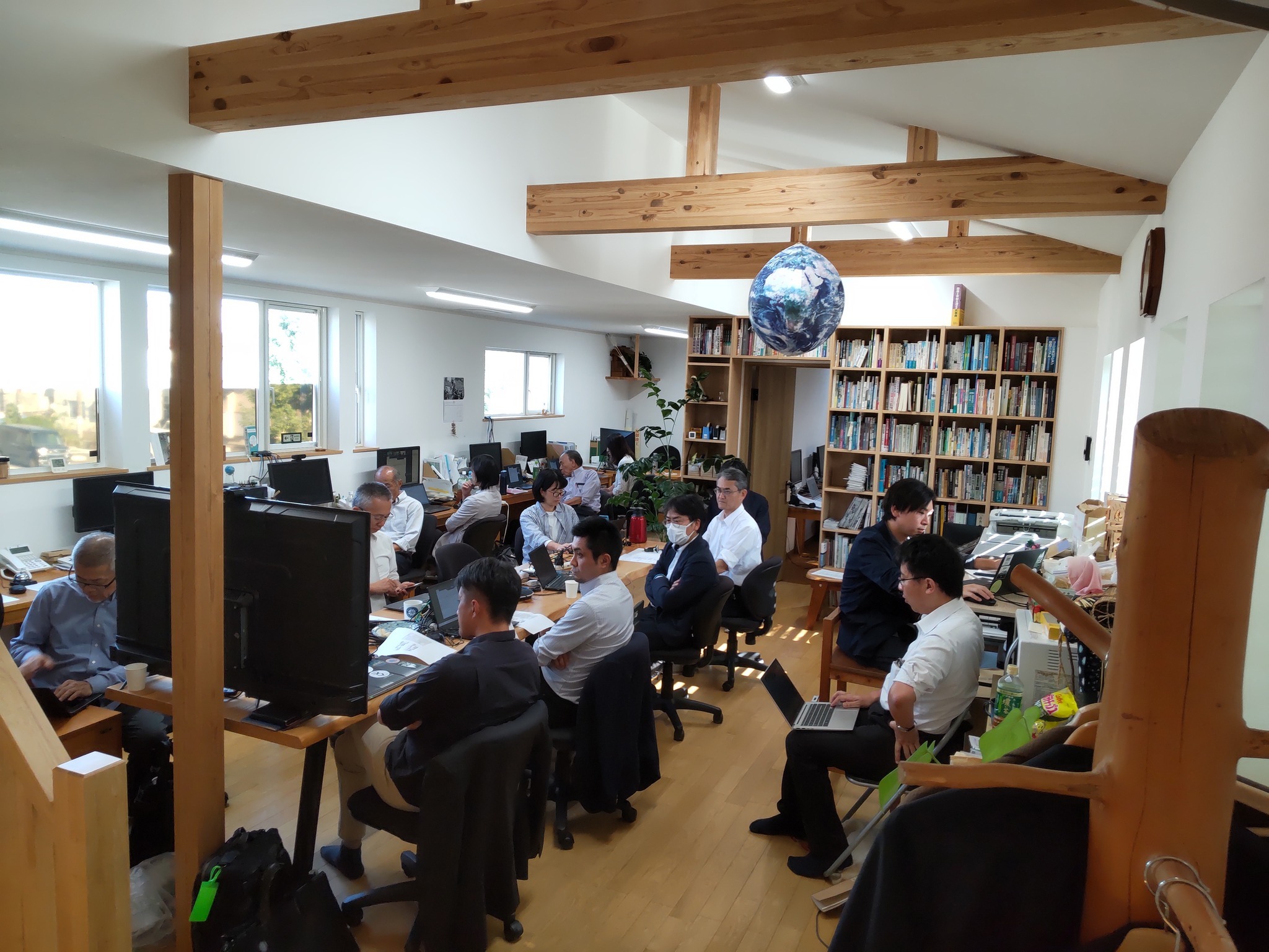 本社事務所の様子(内観)
四半期に一度の全社会